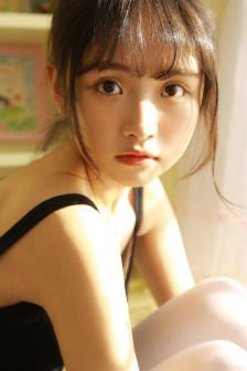 男人拔萝卜后流出白色液体